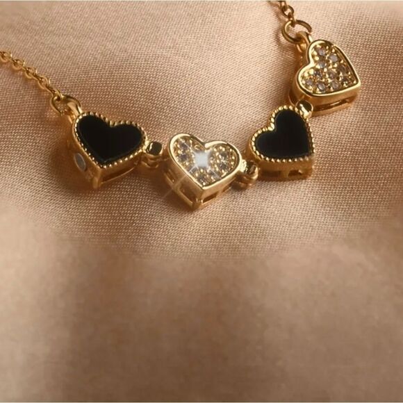 Elegant Adjustable Gold-Tone Diamond Heart Pendant Necklace - Picture 5 of 9